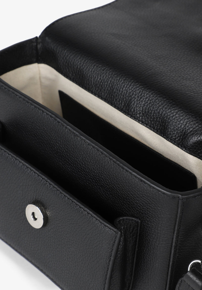 LEDERTASCHE MIT METALL-TOTENKOPF