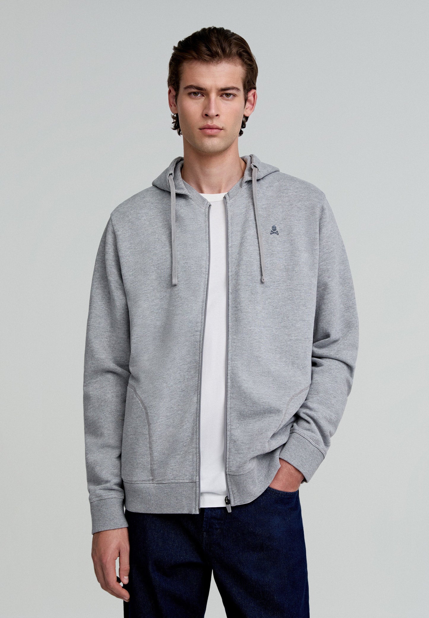 HOODIE MIT FARBLICH ABGESETZTEM TOTENKOPF