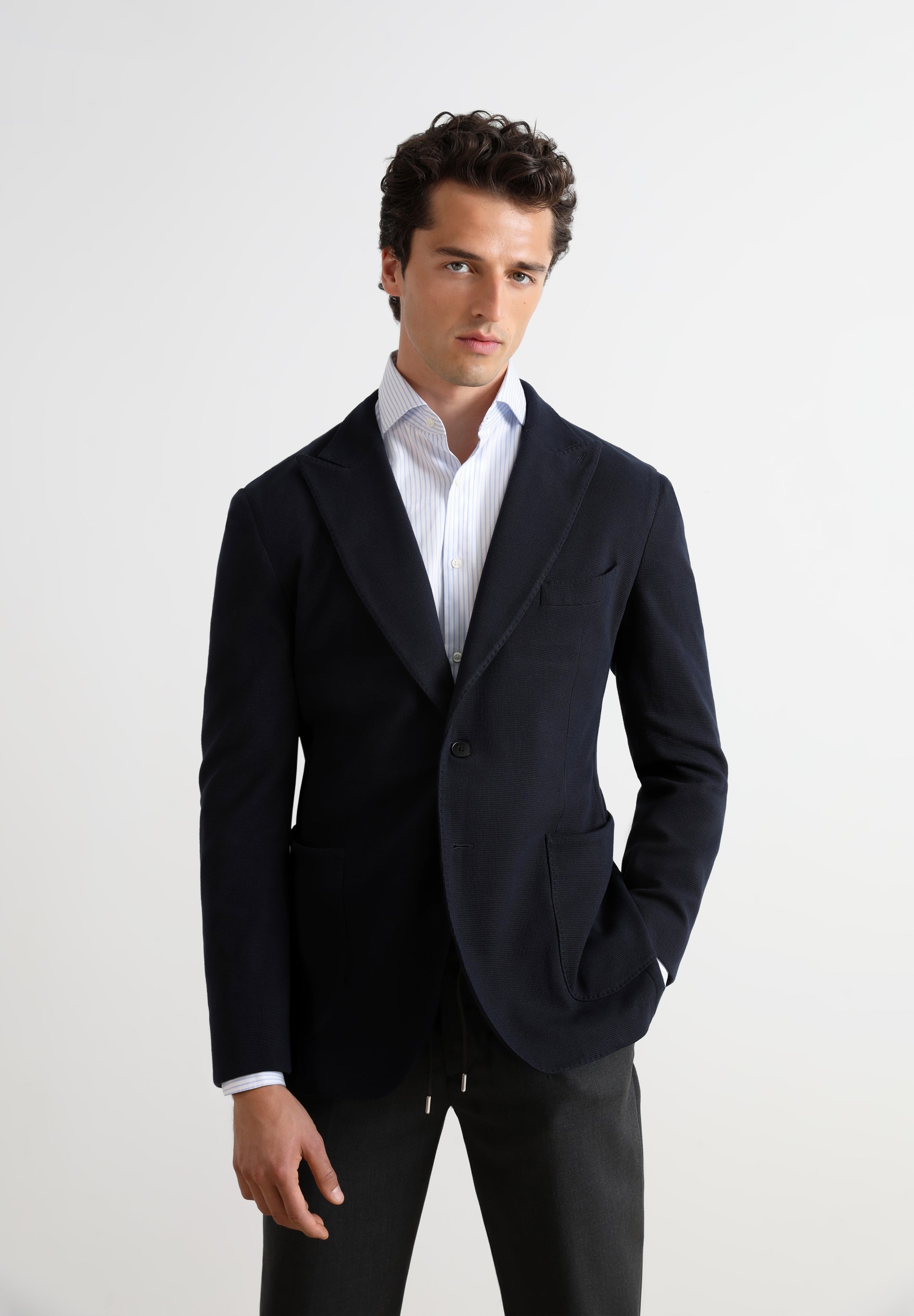 PREMIUM-BLAZER AUS BAUMWOLLE MIT STEIGENDEM REVERS