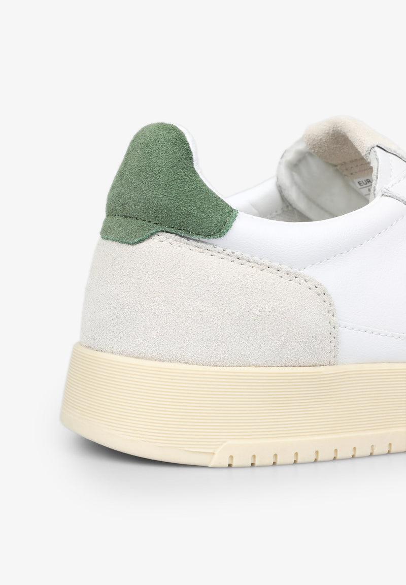 SNEAKER MIT SCHALENSOHLE UND SEITLICHEM LOGO