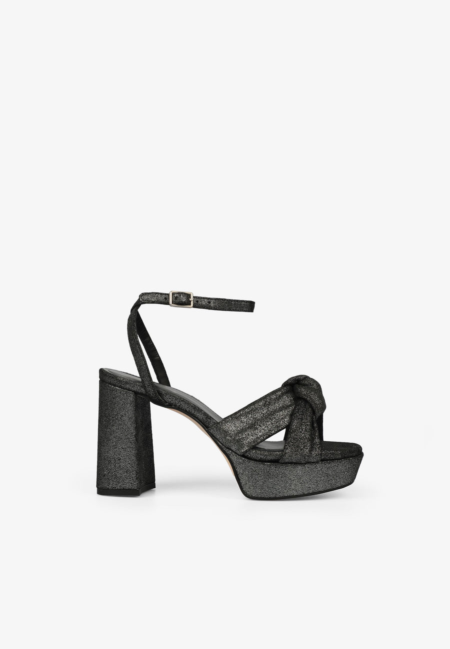 ABSATZSANDALEN MIT PLATEAUSOHLE UND KNOTEN