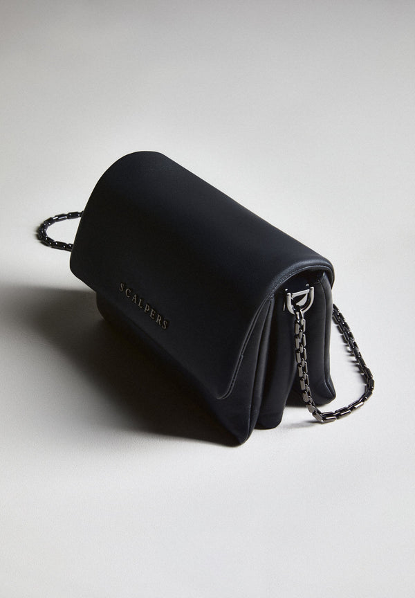 LEDERTASCHE MIT VERSCHIEDENEN FÄCHERN
