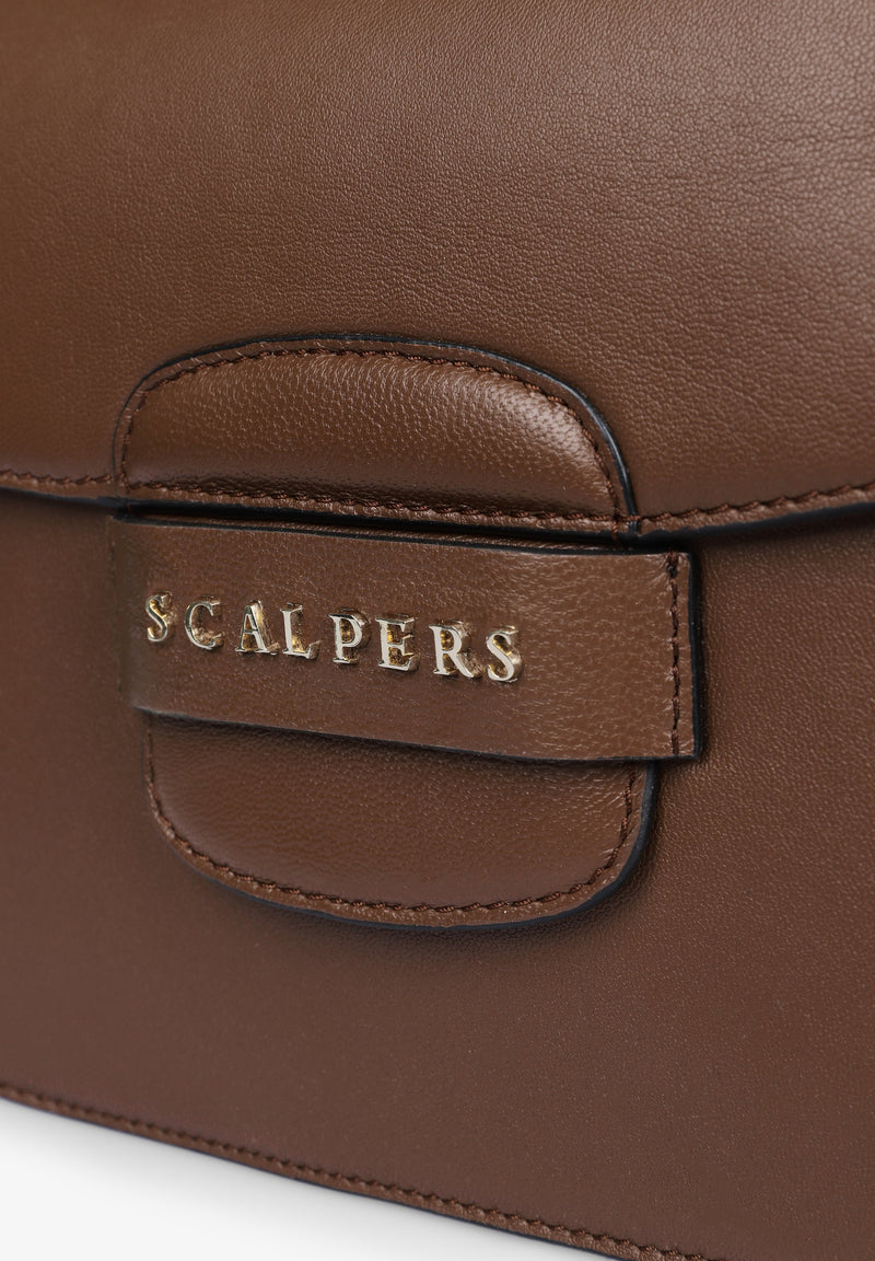 LEDERTASCHE MIT MODISCHEM VERSCHLUSS