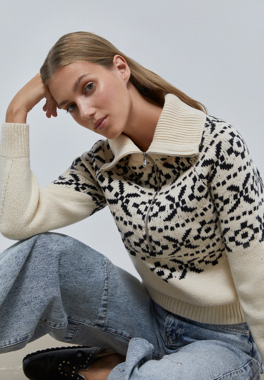 PULLOVER MIT VERZIERUNGEN
