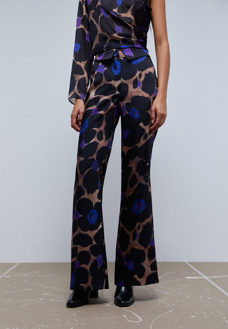 HOSE MIT ANIMALPRINT UND MODISCHEM BUND