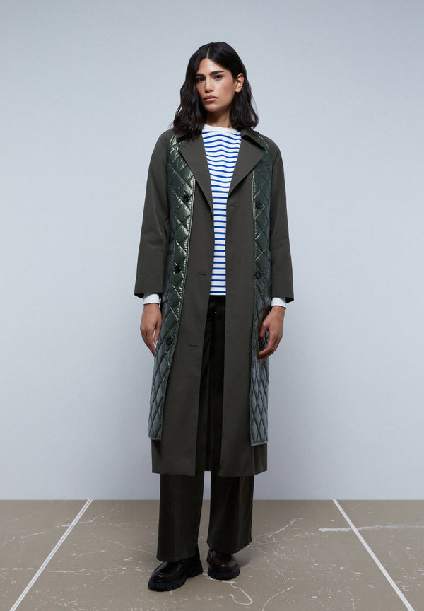 ZWEIREIHIGER TRENCHCOAT MIT ABENHMBARER WESTE
