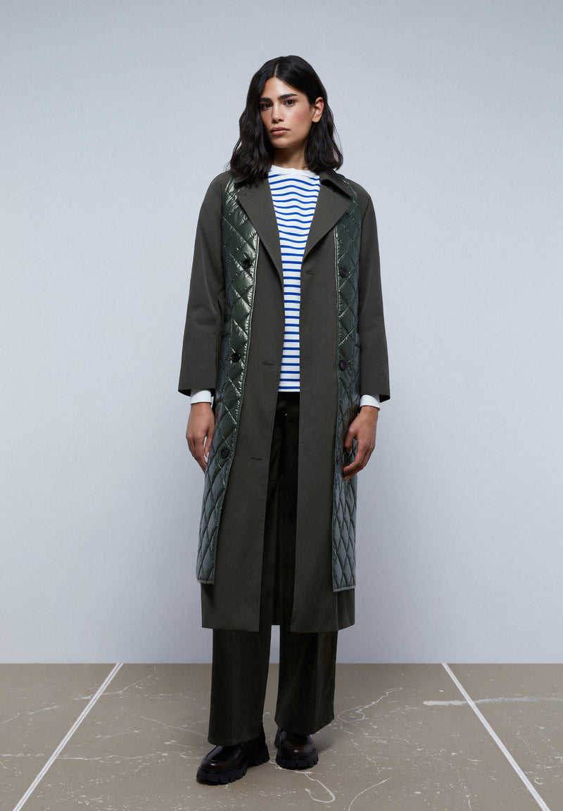 ZWEIREIHIGER TRENCHCOAT MIT ABENHMBARER WESTE
