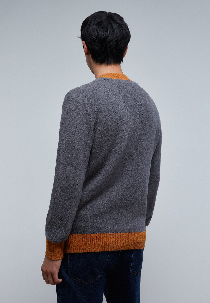 STRICKPULLOVER MIT FARBLICH ABGESETZTER VERZIERUNG