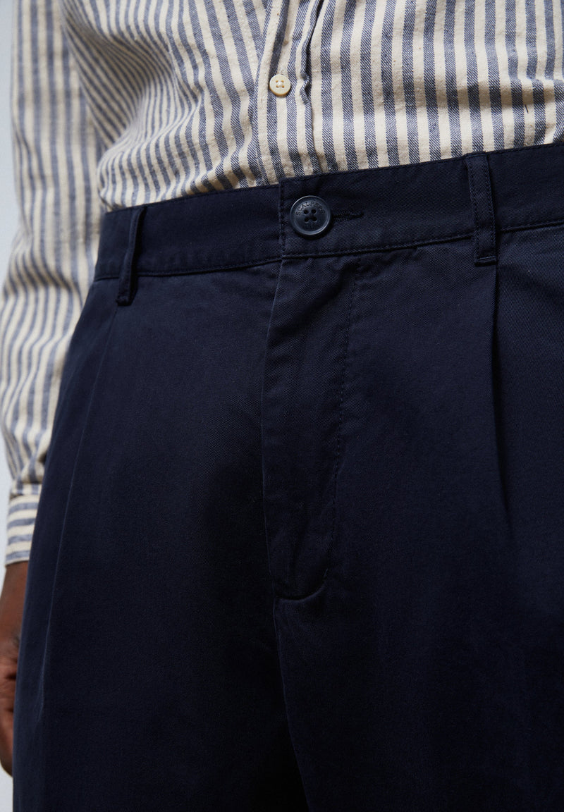 PREMIUM-CHINOHOSE MIT BUNDFALTEN