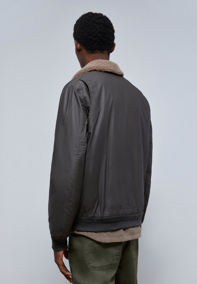 PILOTENJACKE MIT KRAGEN AUS LAMMFELL