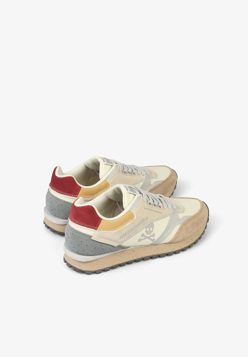 SNEAKER AUS VERSCHIEDENEN MATERIALIEN