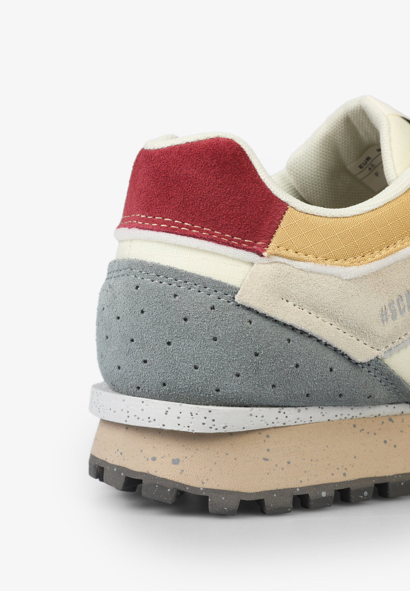 SNEAKER AUS VERSCHIEDENEN MATERIALIEN