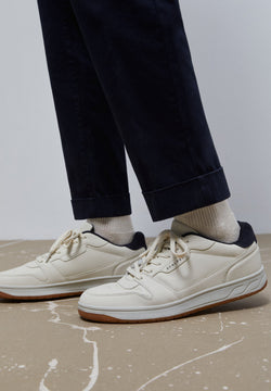 SNEAKER MIT LOGO-ETIKETT