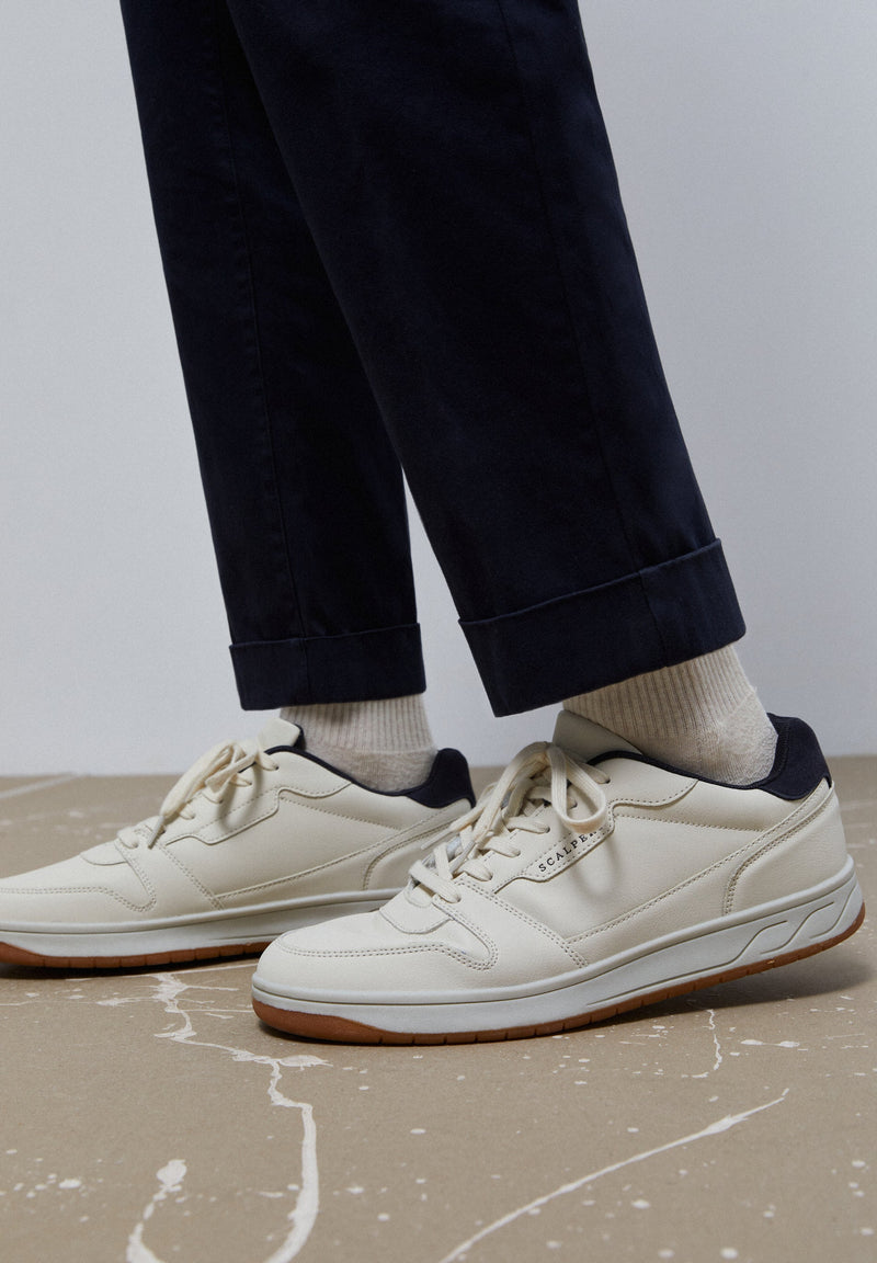 SNEAKER MIT LOGO-ETIKETT