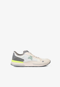SNEAKER MIT SEITLICHEM TOTENKOPF
