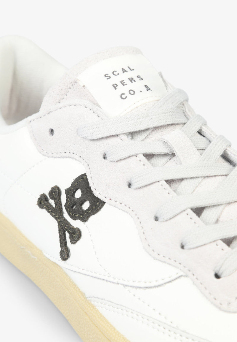 SNEAKER MIT DETAIL AN DER FERSE