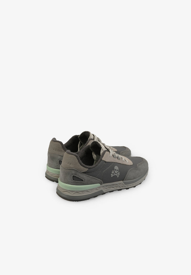 SNEAKER MIT SEITLICHEM TOTENKOPF