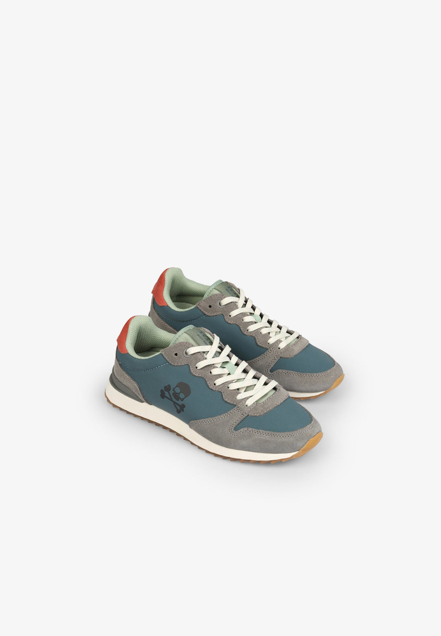 DREIFARBIGE SNEAKER MIT TOTENKOPF