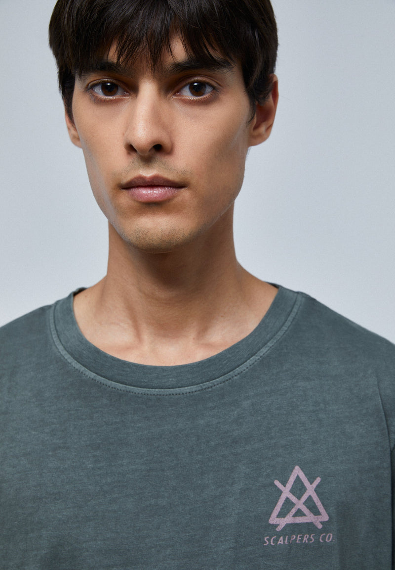 T-SHIRT MIT PRINT IN KONTRASTFARBE