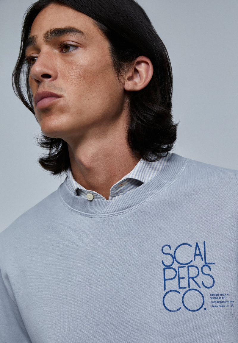 SWEATSHIRT MIT PATCH AUF DEM RÜCKEN