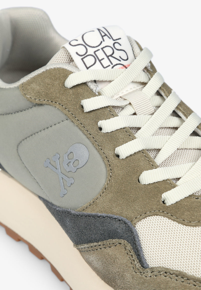 SNEAKER MIT METALLDETAIL