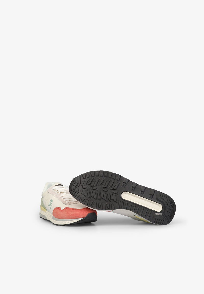 SNEAKER MIT SEITLICHEM TOTENKOPF