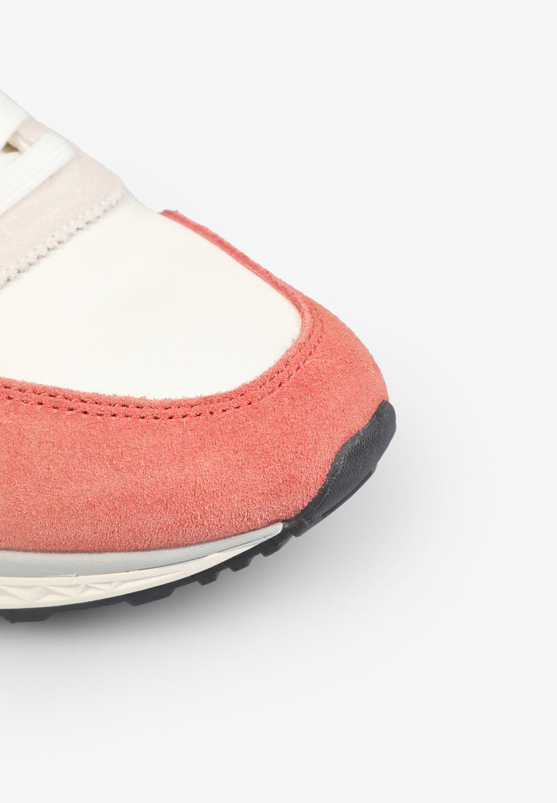 SNEAKER MIT SEITLICHEM TOTENKOPF