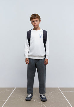 SWEATSHIRT MIT PATCH AUF DEM RÜCKEN