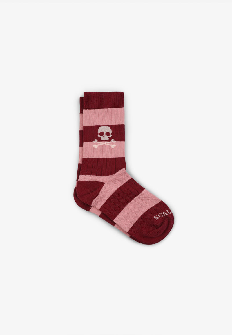 GERIPPTE SOCKEN MIT STREIFEN