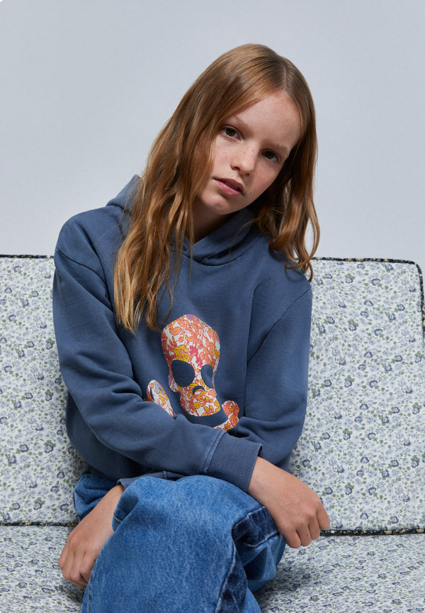 SWEATSHIRT MIT TOTENKOPF UND BLUMEN