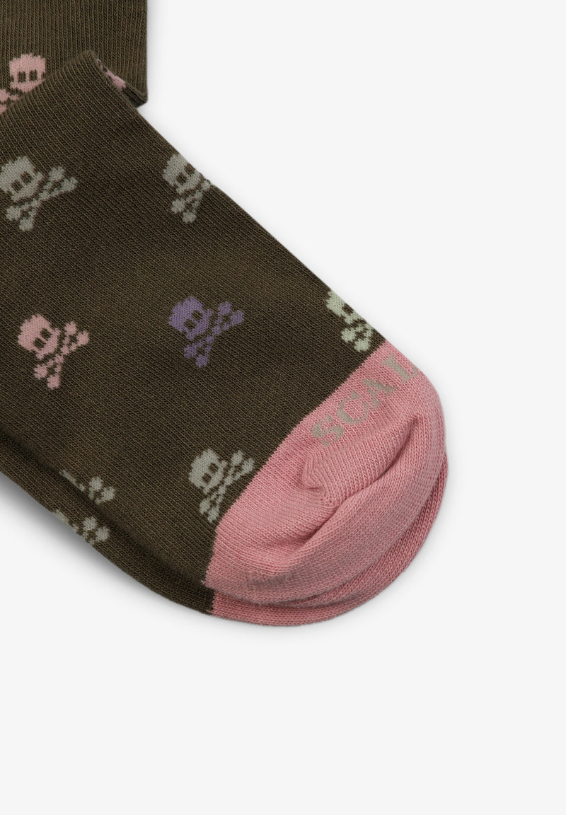 SOCKEN MIT ALLOVER-TOTENKÖPFEN