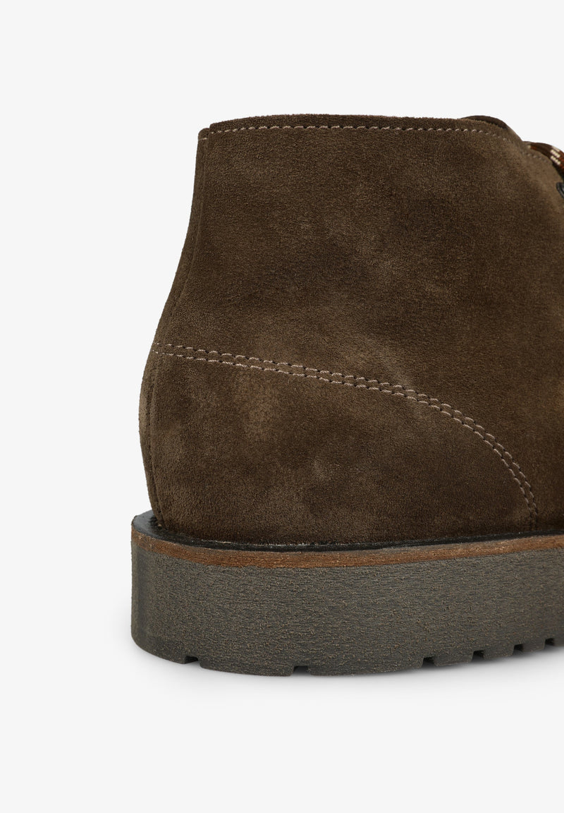 STIEFEL AUS WILDLEDER MIT SCHNÜRUNG