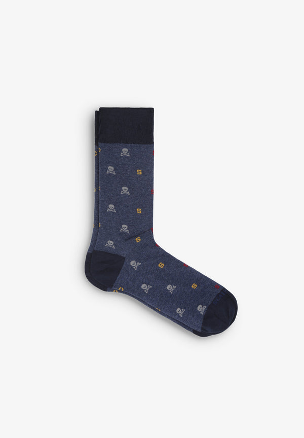 SOCKEN MIT BUCHSTABEN UND TOTENKÖPFEN