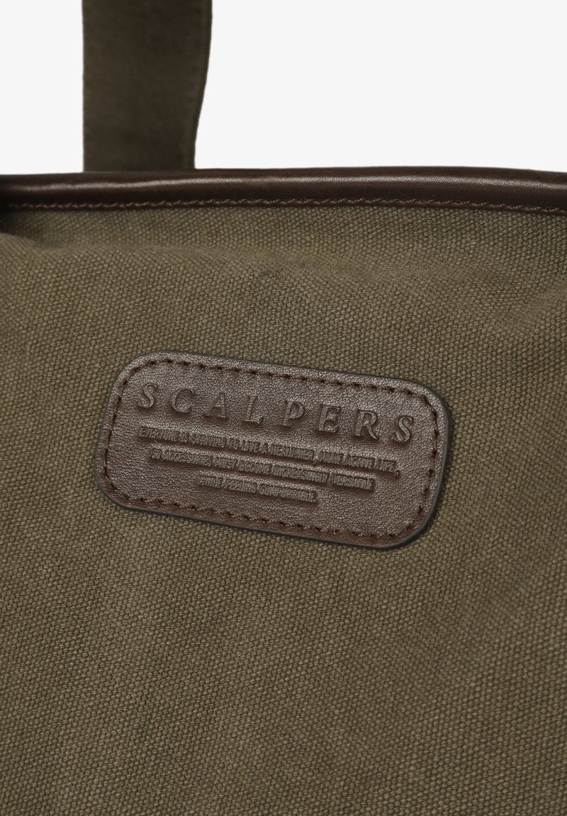 REISETASCHE MIT LEDERDETAILS