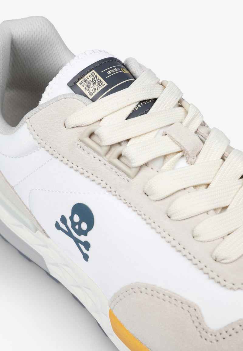 SNEAKER MIT SEITLICHEM TOTENKOPF