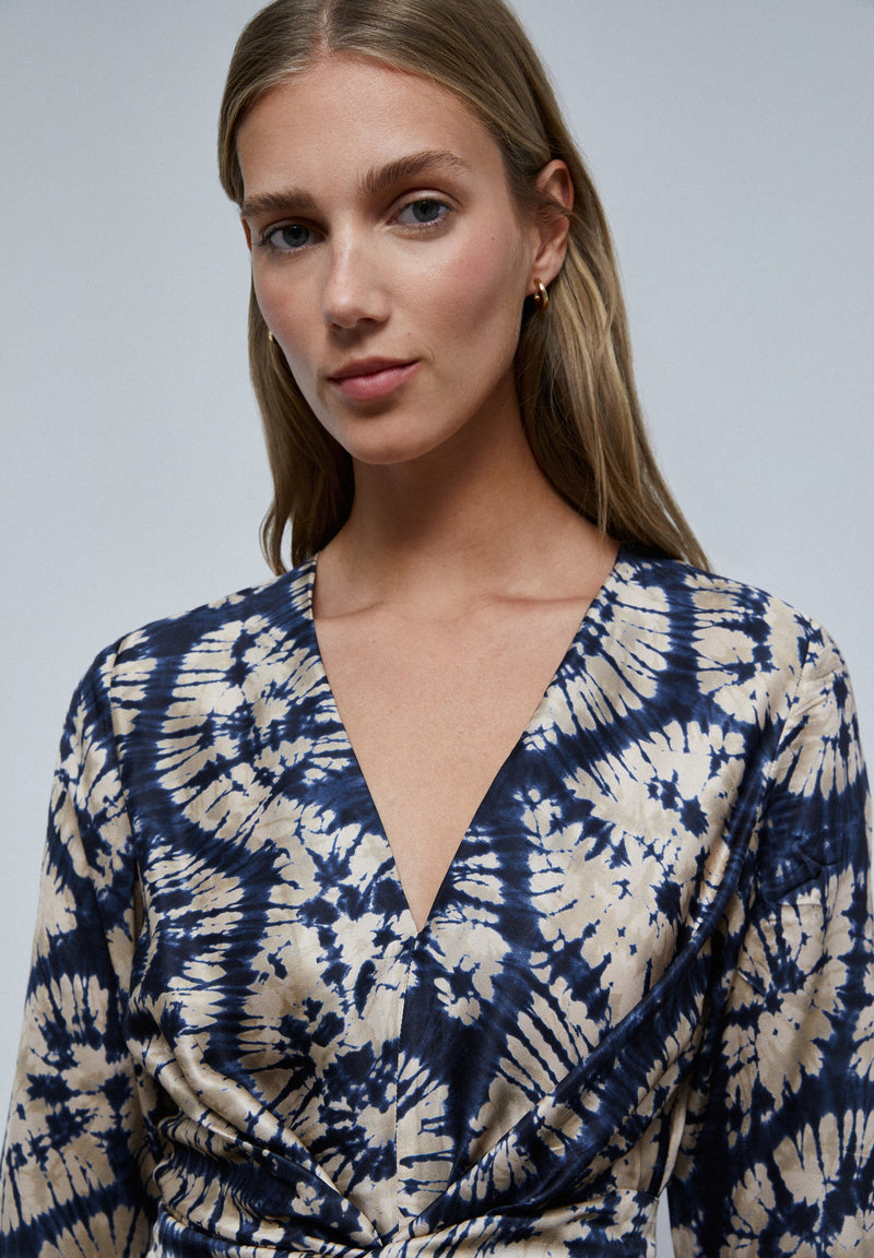 TIE-DYE-KLEID MIT BINDEGÜRTEL