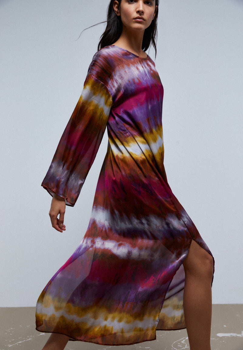 LANGES KLEID IM TUNIKA-STIL MIT TIE-DYE