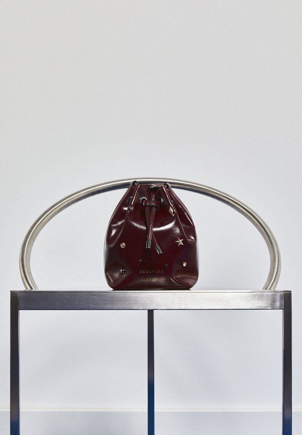 BEUTELTASCHE MIT NIETEN