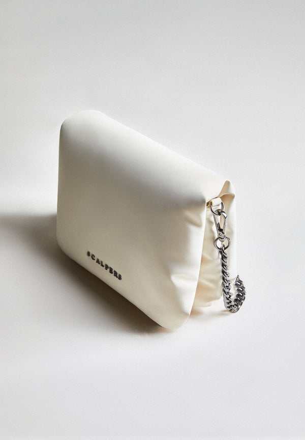 TASCHE MIT TRAGEKETTE