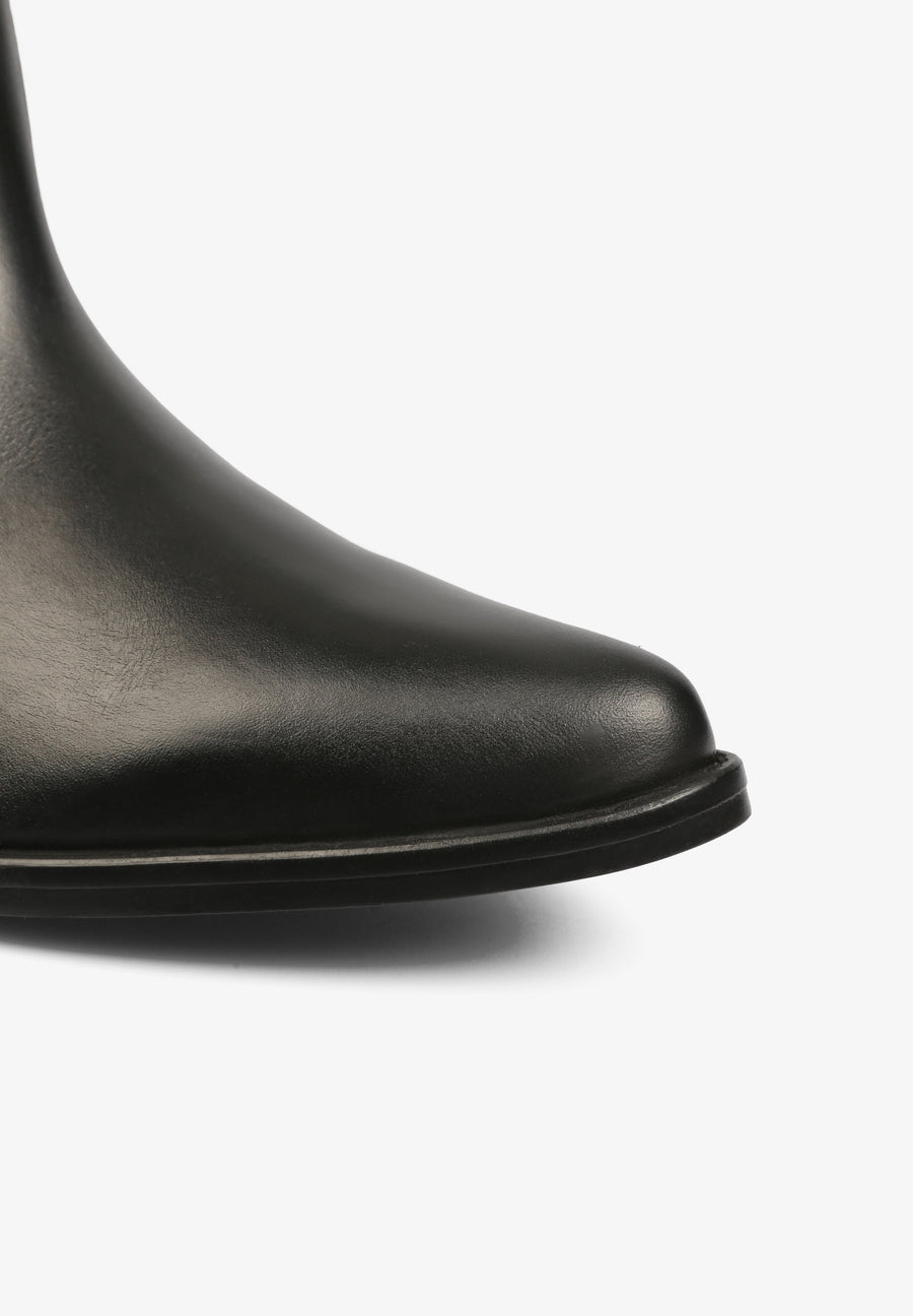 STIEFEL IM COWBOYLOOK AUS LEDER
