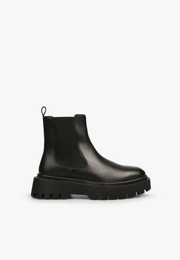 KURZE STIEFEL MIT PROFILSOHLE