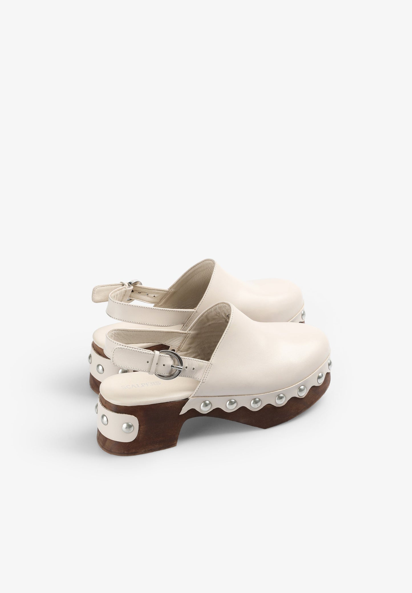 LEDER-CLOGS MIT NIETEN