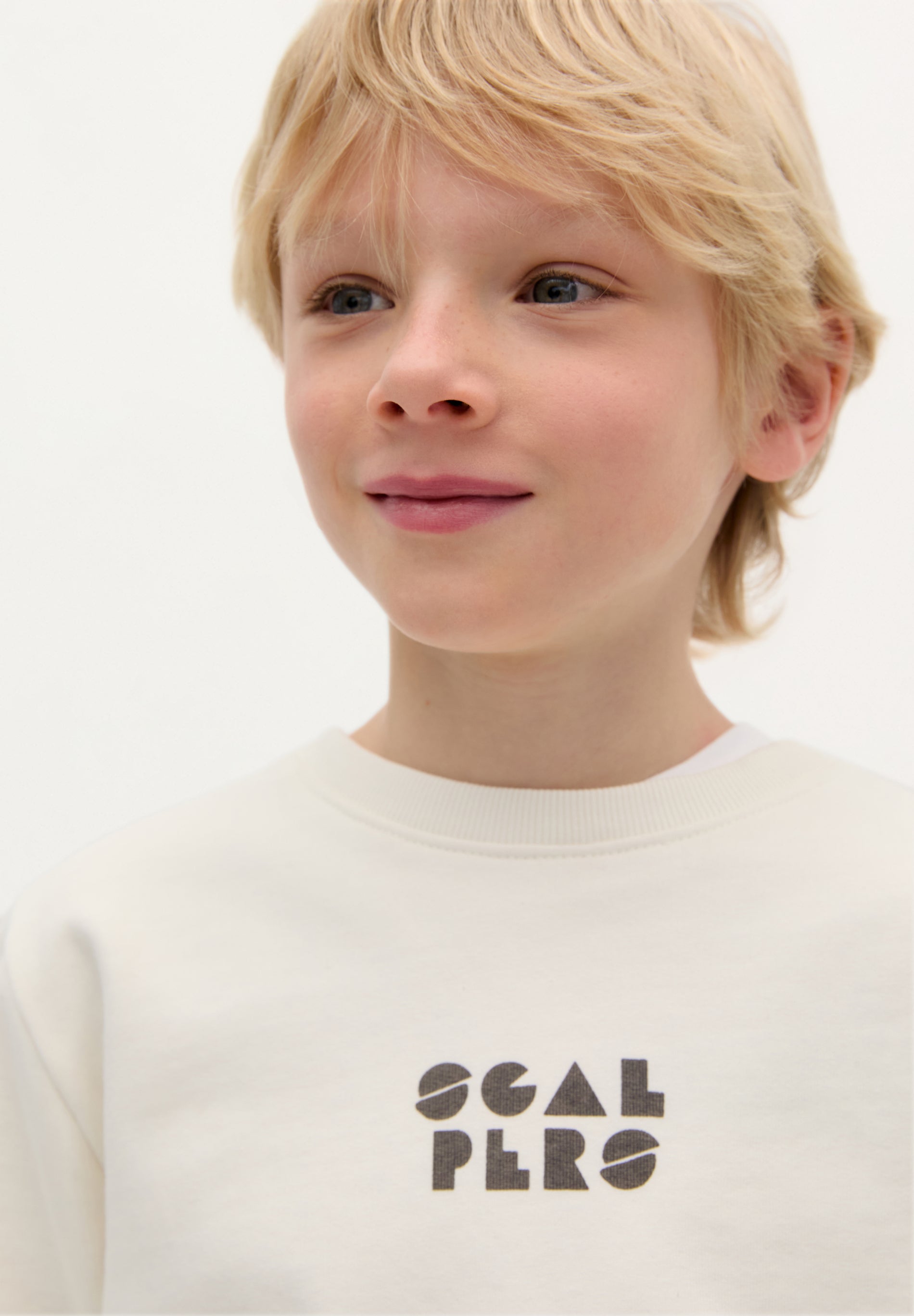 SWEATSHIRT MIT WASHED-PRINT AUF DEM RÜCKEN