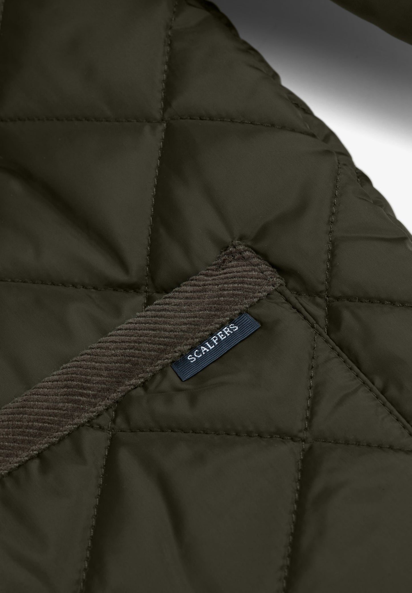 PREMIUM-STEPPJACKE MIT KRAGEN AUS CORD