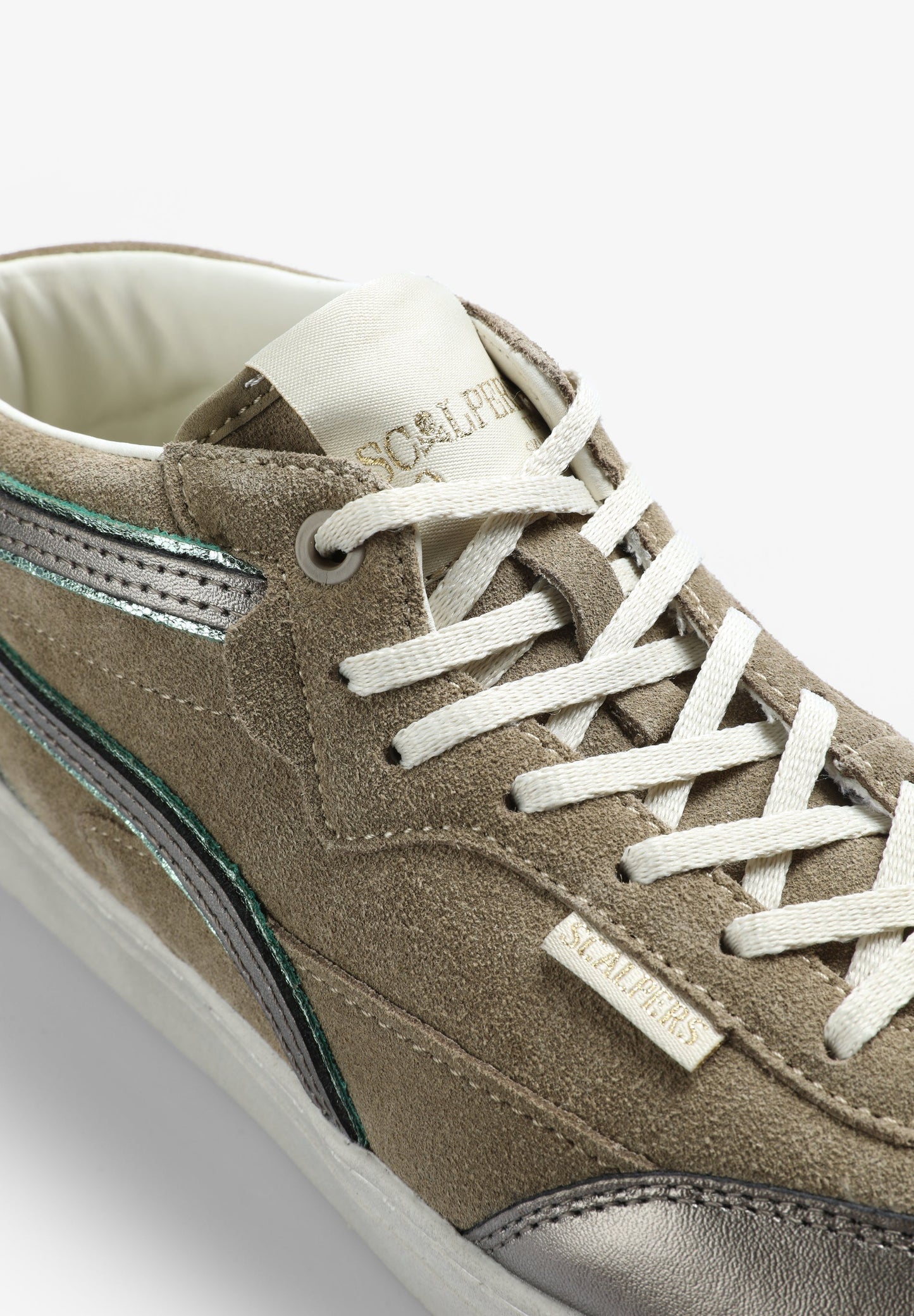 HOHE SNEAKER MIT METALLDETAILS