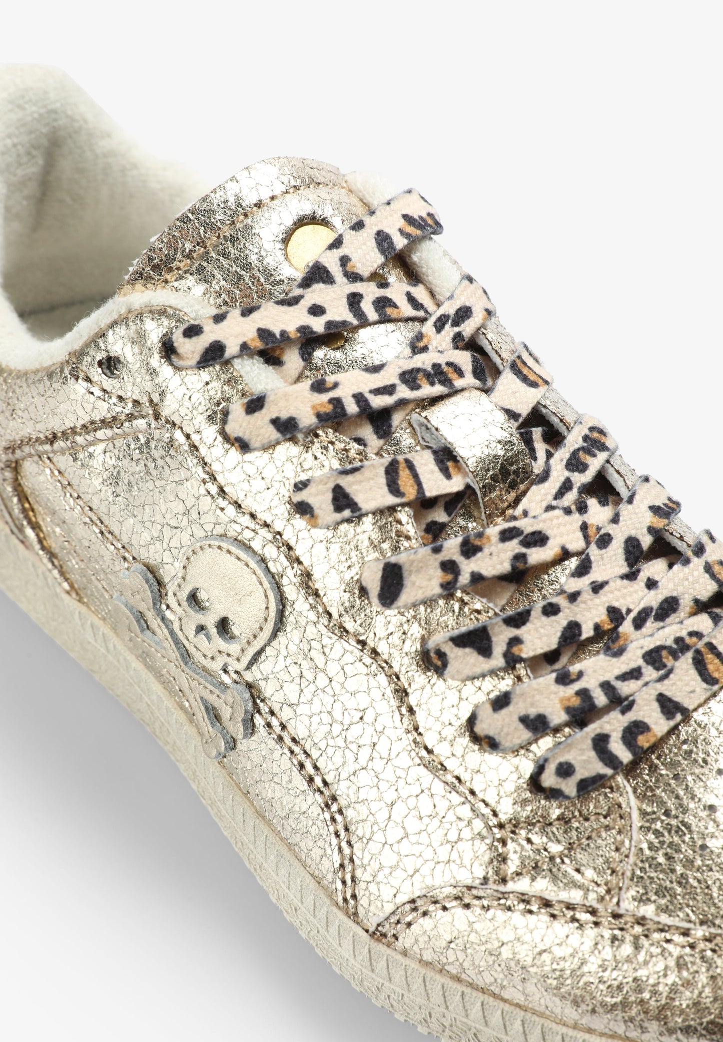 METALLIC-SNEAKER MIT TOTENKOPF