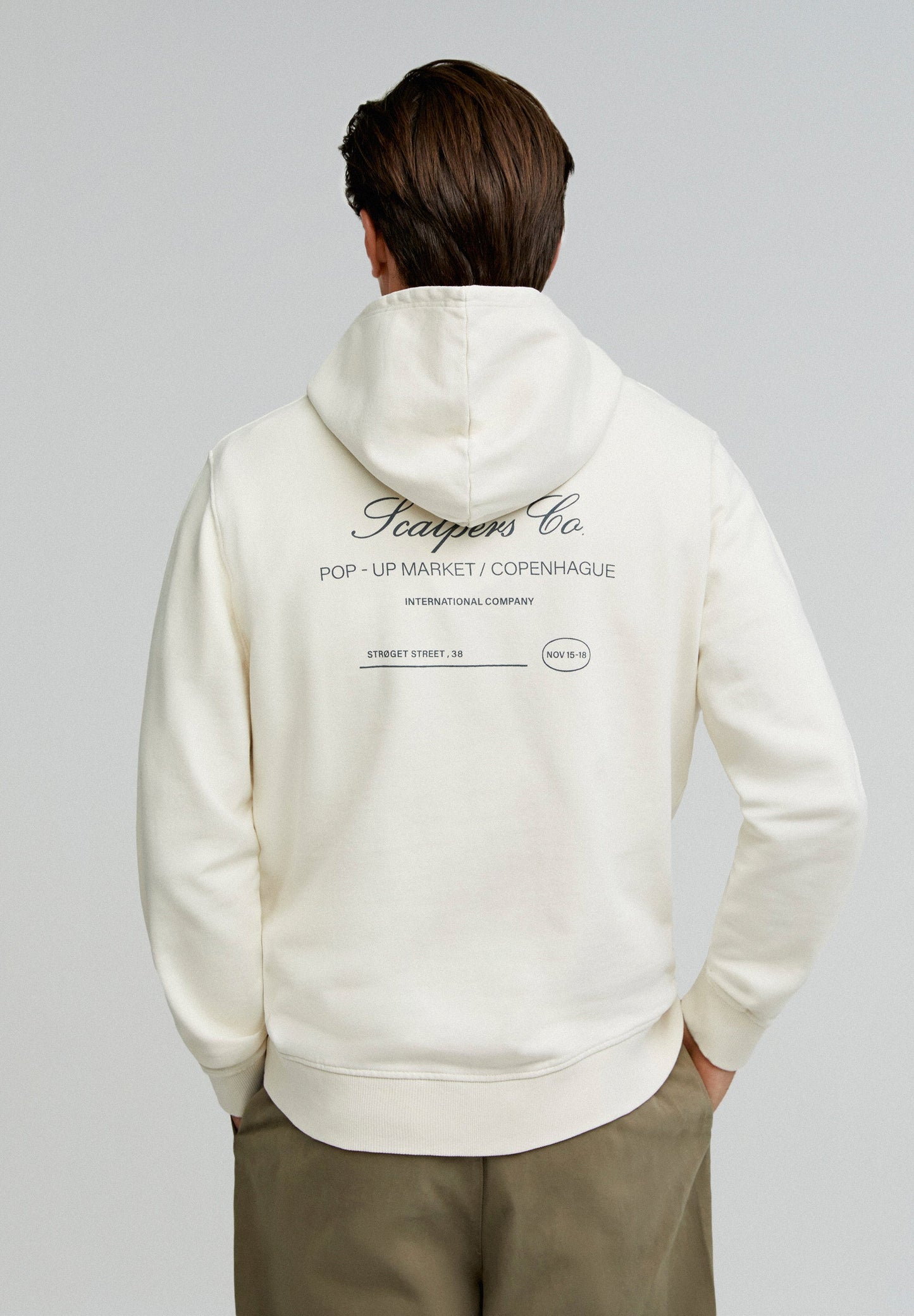 HOODIE MIT KAPUZE UND SLOGAN HINTEN