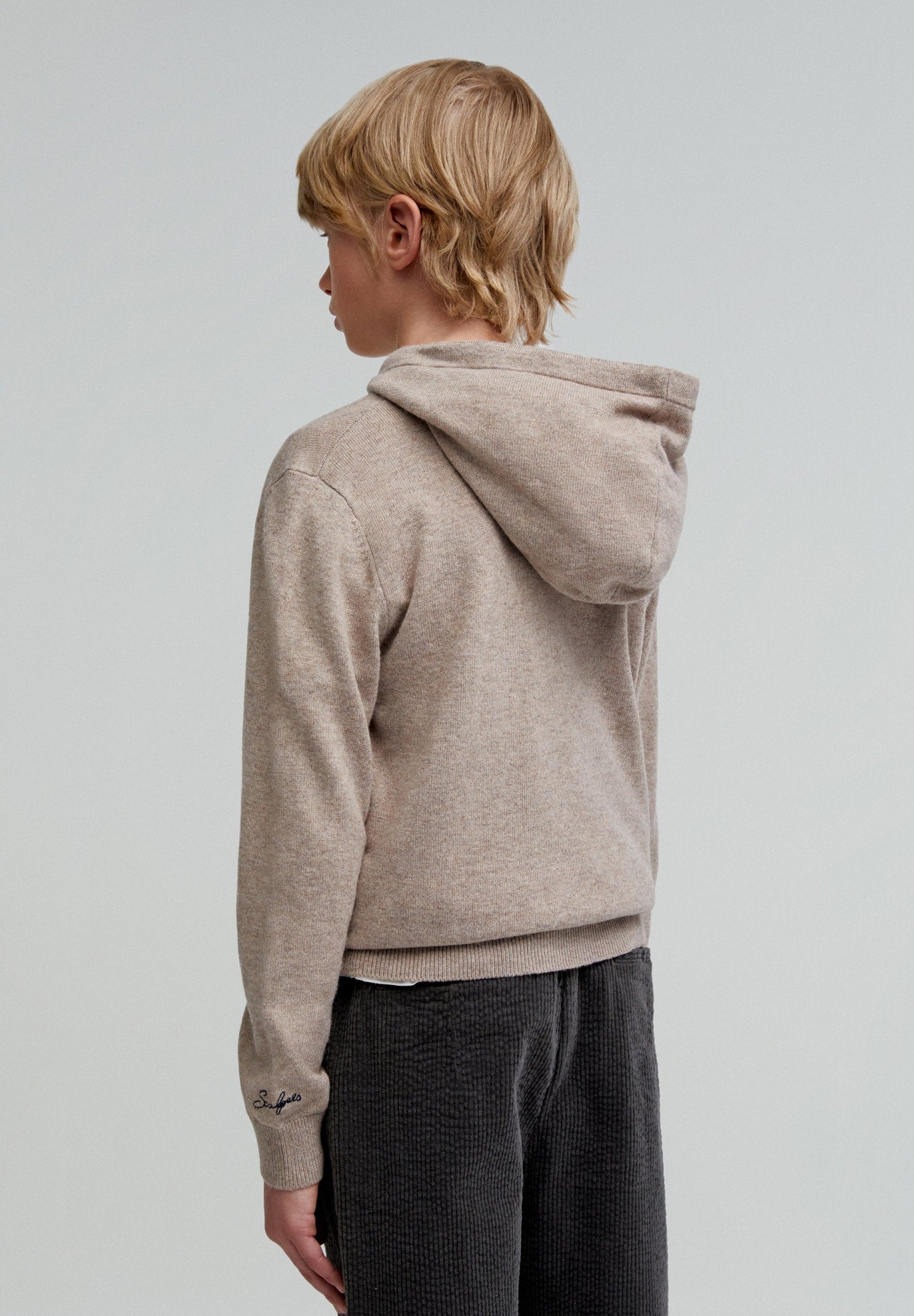 KAPUZENPULLOVER MIT STRUCKTURMUSTER