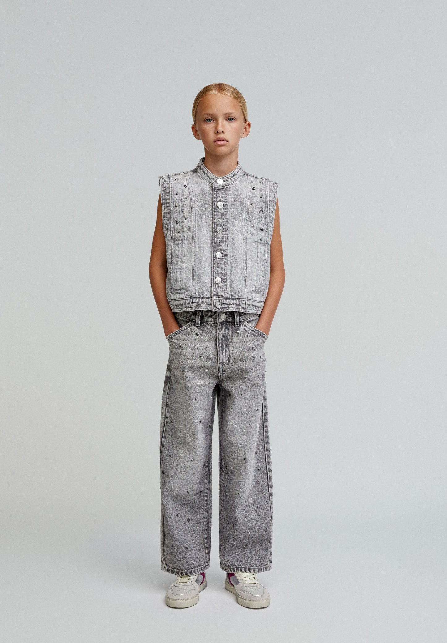 CULOTTE-JEANS MIT NIETEN