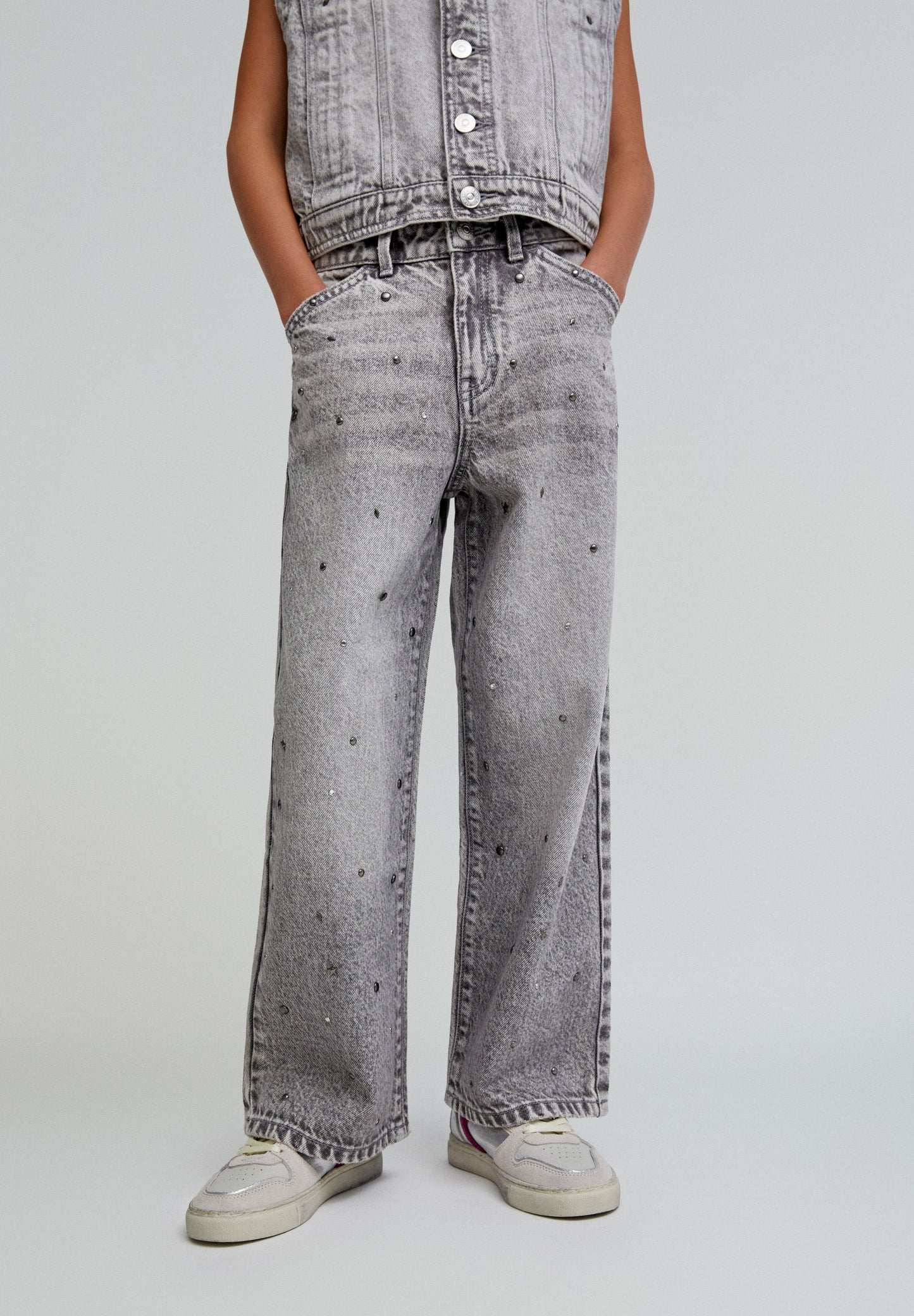 CULOTTE-JEANS MIT NIETEN